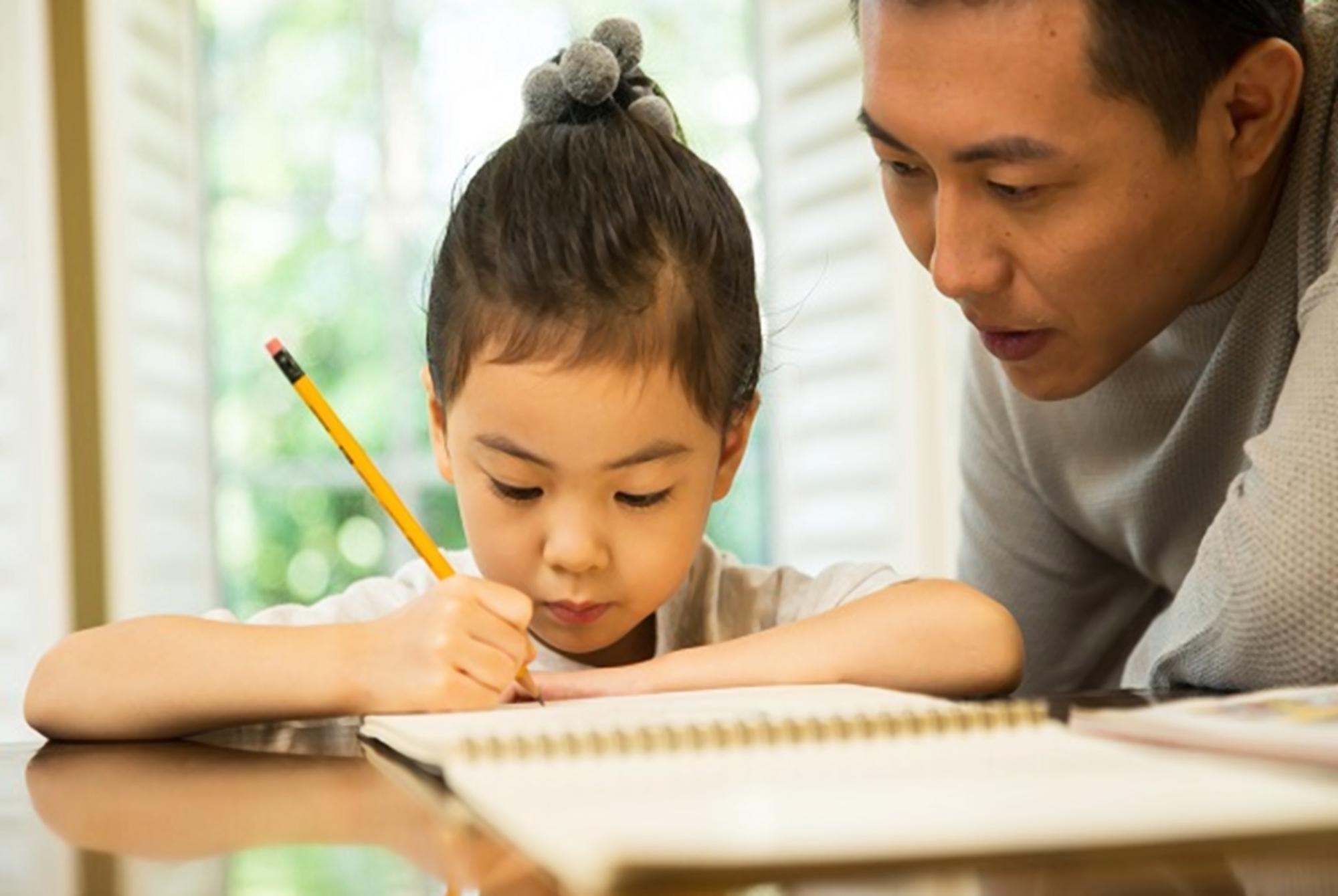 早教中如何避免电子产品过度使用，策略与建议