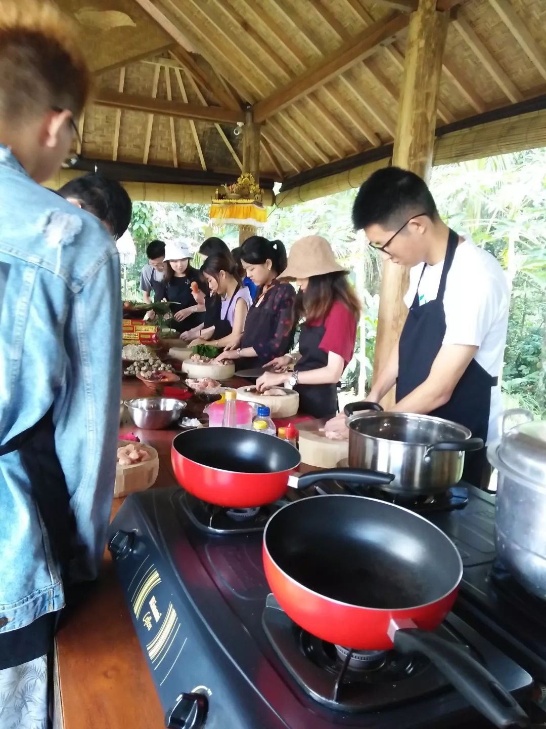 边旅行边烹饪，全新体验，探索味蕾之旅