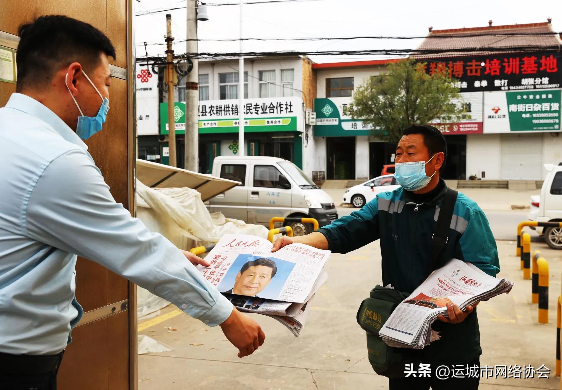 餐馆老板喜报走红，创意营销与地方文化融合策略揭秘